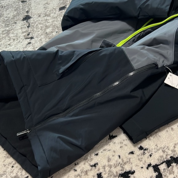 Under Armour Mahlon Waterproof Hooded Pullover jacket Black Grey Boys M L Ski - Picture 9 of 14